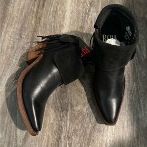 Justin Boots Hope Fringe Zippered Snip Toe Booties Womens Black Casual Boots